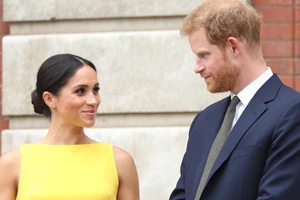 Η σωσίας της Meghan Markle βρέθηκε και φυσικά εξαργυρώνει την απίστευτη ομοιότητά της με τη δούκισσα
