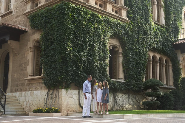 Όπως το Τατόι | Tι κοινό έχει η θερινή κατοικία της βασίλισσας Σοφίας στη Μαγιόρκα, με τα πρώην βασιλικά ανάκτορα στην Αττική;