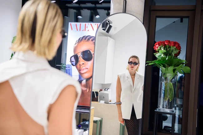 Το alόs υποδέχτηκε τη συλλογή Valentino Eyewear