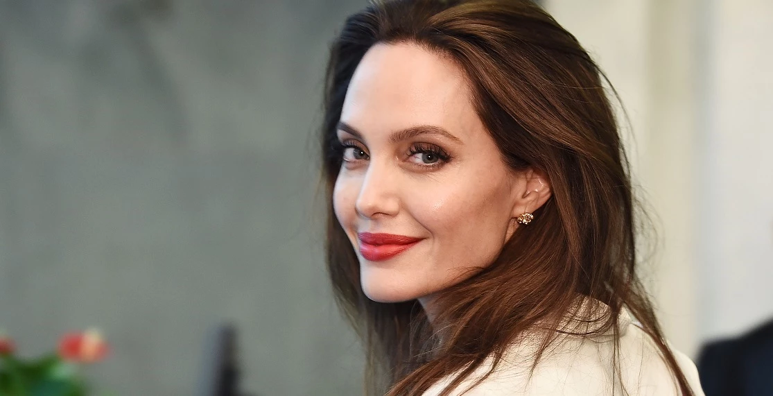 Angelina Jolie | Η σημασία πίσω από το νέο της τατουάζ