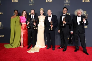 "Εύχομαι να ήσουν εδώ" | H αφιέρωση της Olivia Colman στον πατέρα της στην τελετή απονομή των EMMY