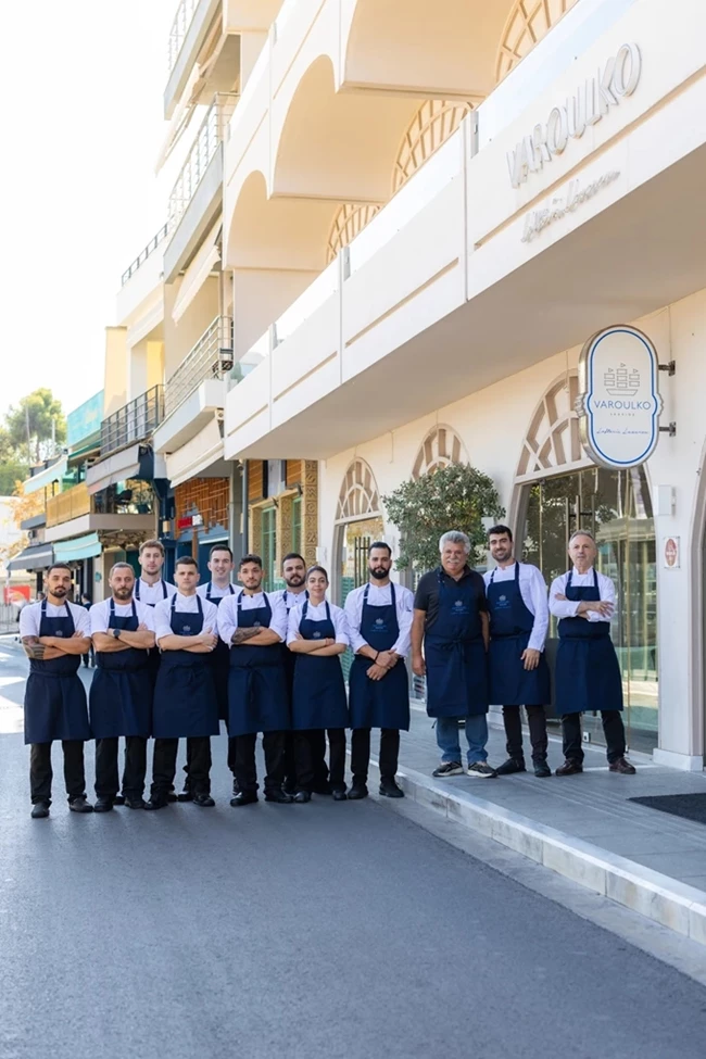 28 εστιατόρια, ταβέρνες και μεζεδοπωλεία που τιμούν την ελληνική κουζίνα