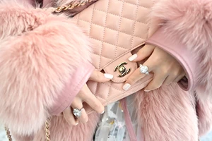 Spring Manicure | Οι αποχρώσεις που θεωρούνται ξεπερασμένες και τι να επιλέξετε για την άνοιξη του 2026