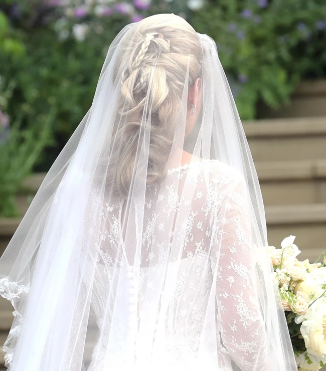 Here Comes The Bride | Τα πιο κομψά χτενίσματα με πέπλο για την ημέρα του γάμου σας