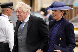 Ο Boris Johnson κάνει διακοπές στην Ελλάδα | Ποιο νησί επέλεξε για την οικογένειά του