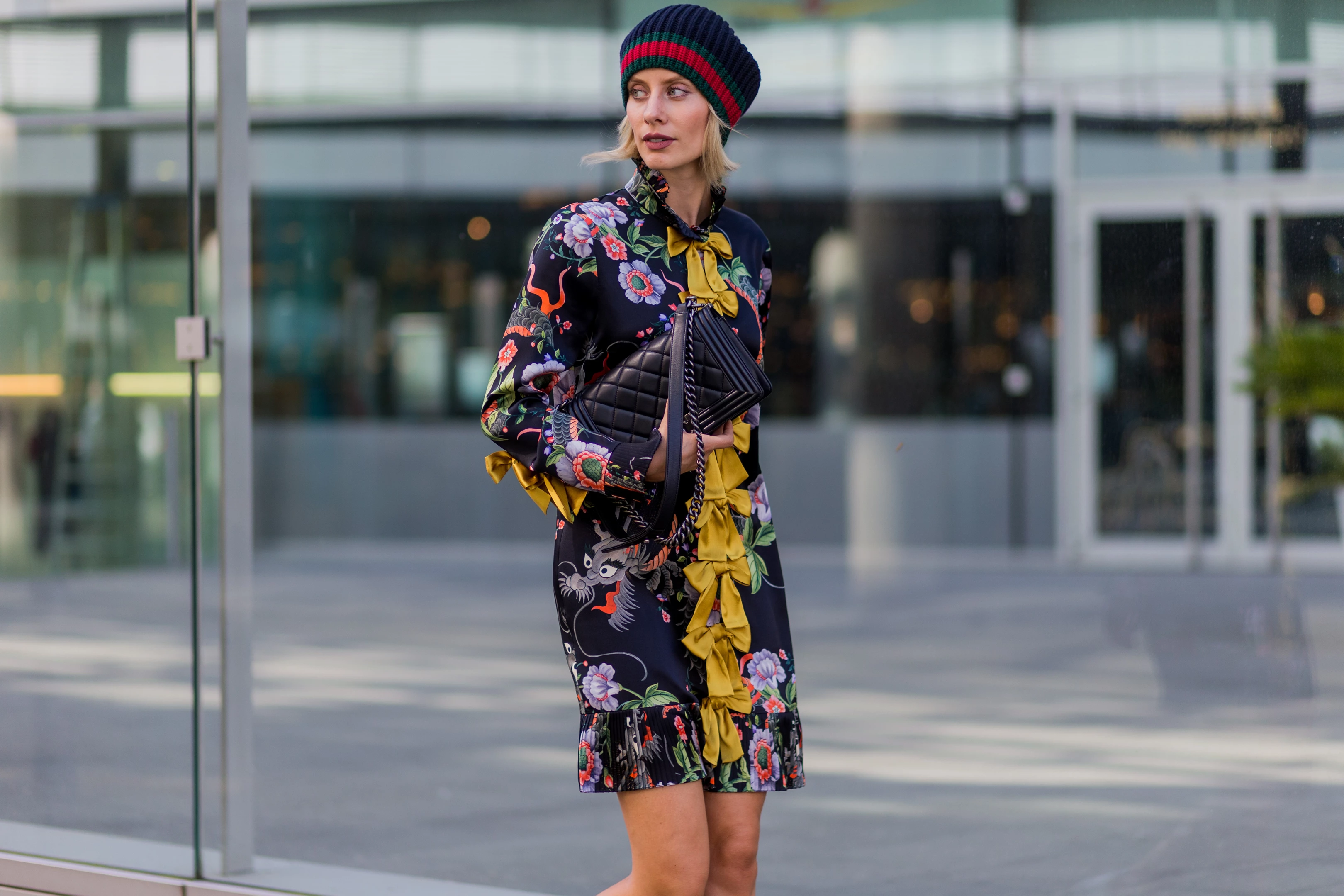 10 φορέματα που ταιριάζουν τέλεια με platform shoes