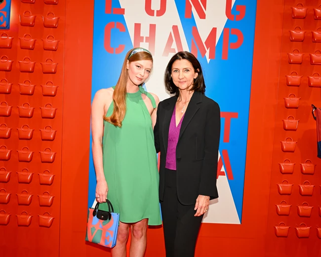 Larsen Thompson, Sophie Delafontaine