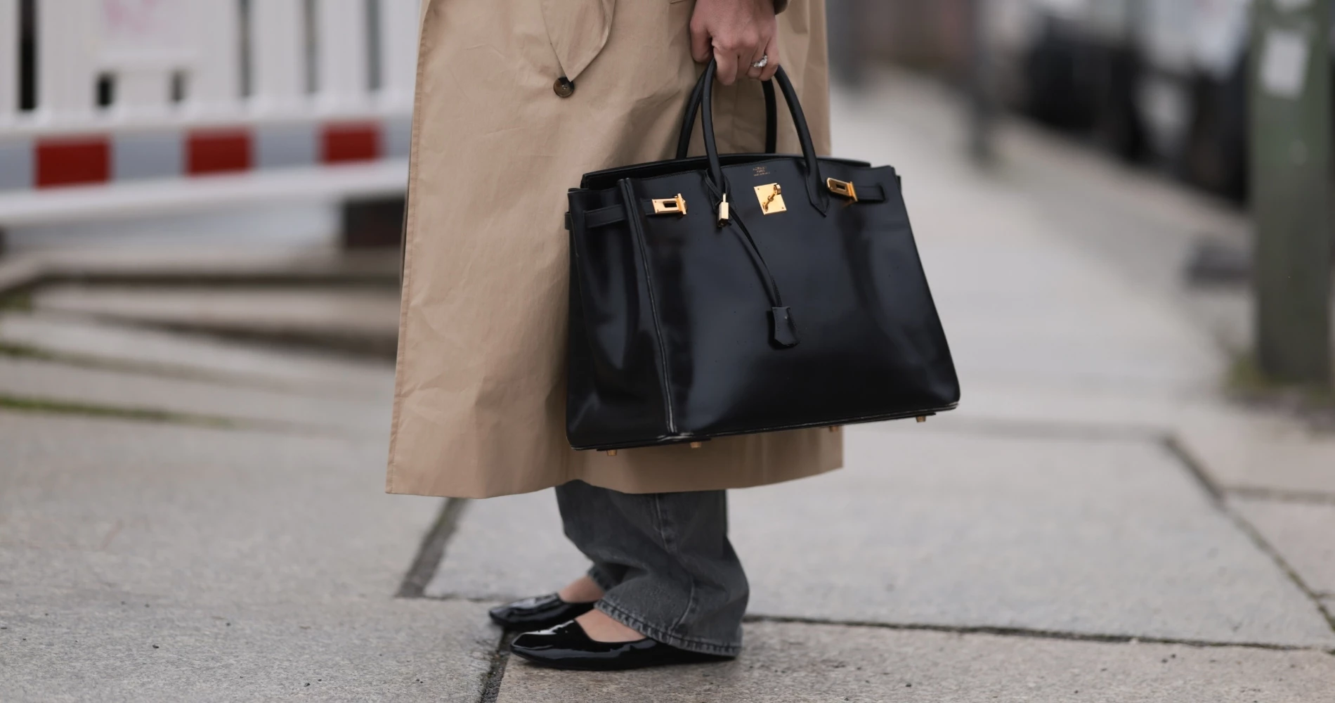 Το φόρεμα της επιστροφής στο γραφείο που θα αγαπήσετε στις χειμερινές εκπτώσεις