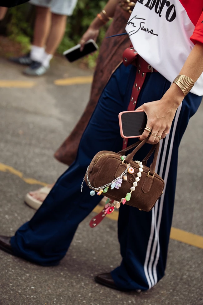 suede τσάντα street style
