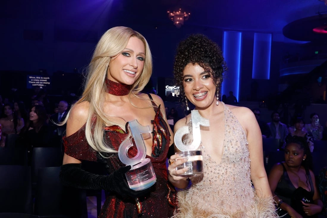Ανταπόκριση από το Los Angeles | Όσα έγιναν στα πρώτα TikTok Awards στις Η.Π.Α.