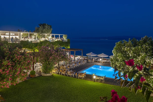 Pool bar