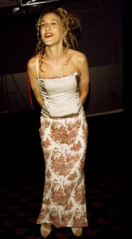 Το bustier top για 90s inspired βραδινές εμφανίσεις.