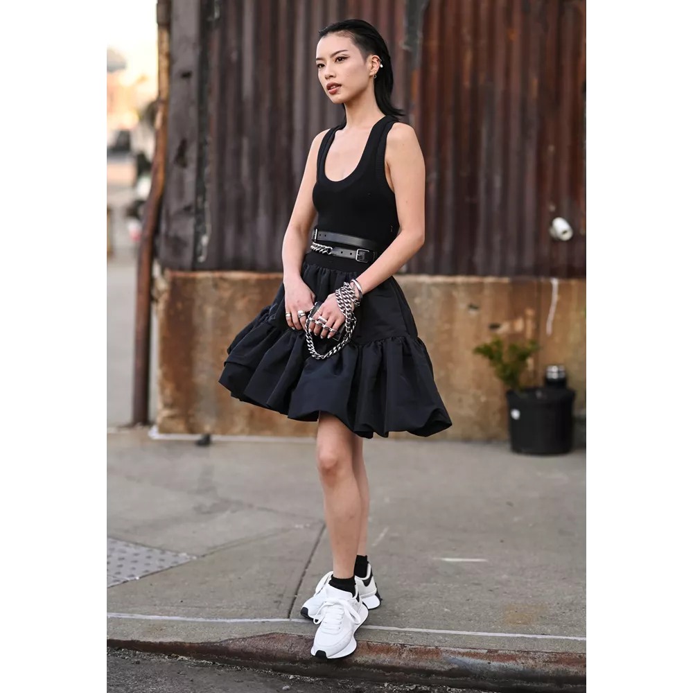 Με sneakers