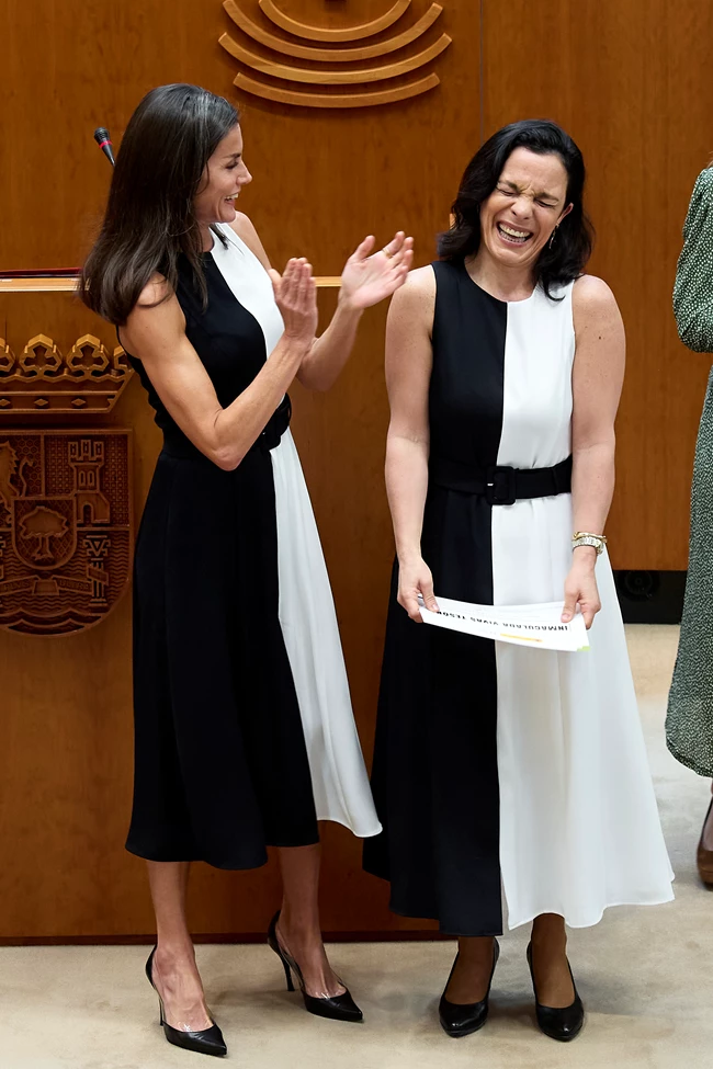 Βασίλισσα Letizia | Η αντίδρασή της όταν εμφανίστηκε σε εκδήλωση με φόρεμα που φορούσε κι άλλη καλεσμένη