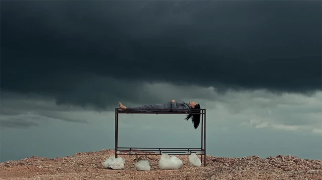 Marina Abramović | Μέσα στην επετειακή της έκθεση στο Λονδίνο