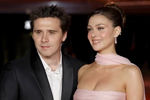 Victoria Beckham | Γιατί έλειπε η Nicola Peltz από τo μεγαλειώδες fashion show της στο Παρίσι;