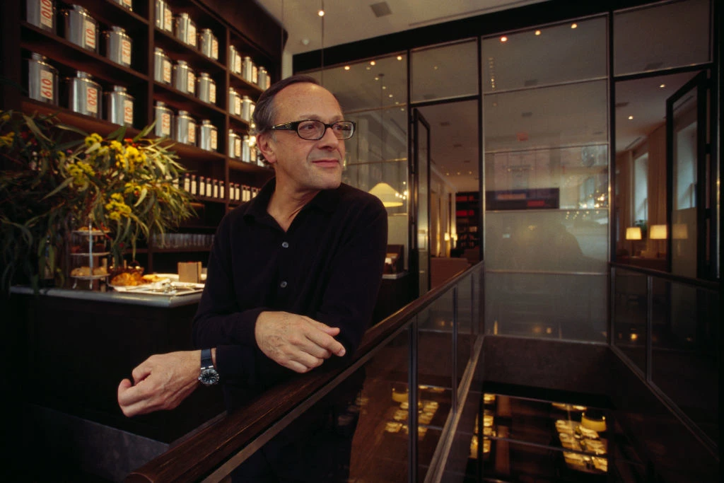 Η αγαπημένη γάτα του Karl Lagerfeld συνεργάζεται με μία εταιρεία σχεδιασμού επίπλων για κατοικίδια