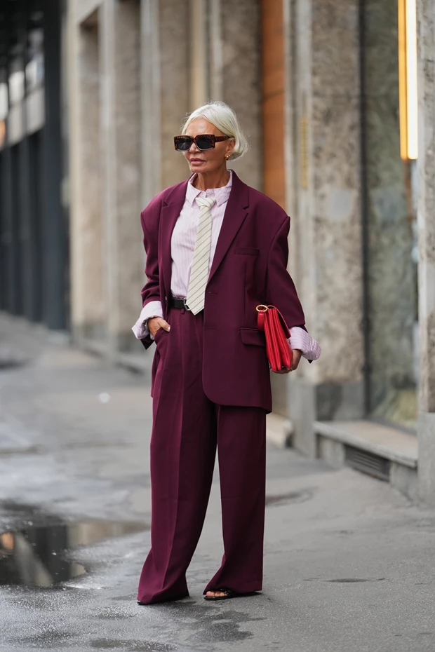 Εμφάνιση κοστούμι σε μπορντό