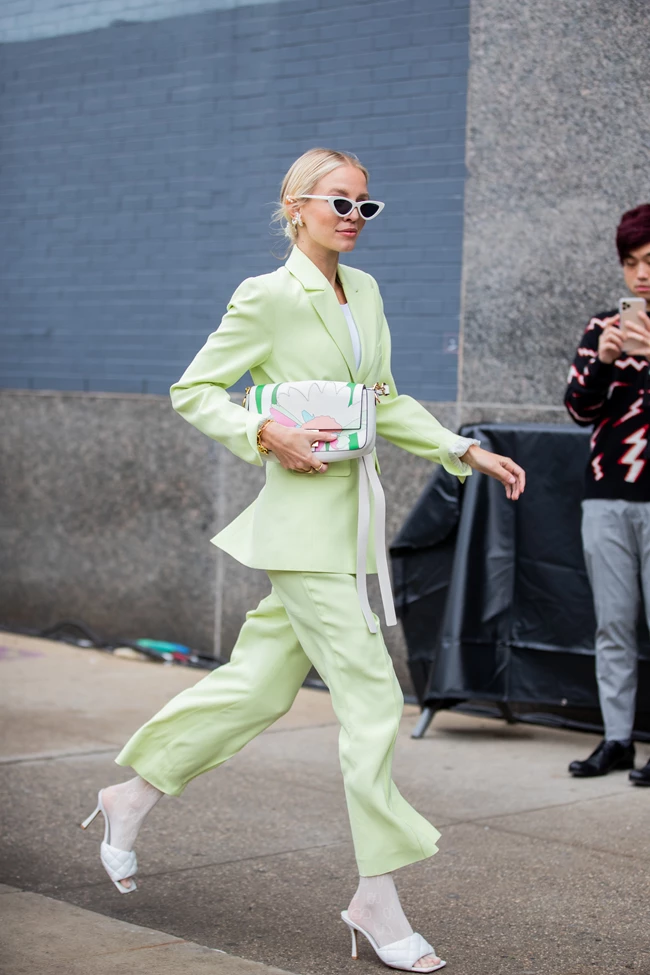 Τα pastel χρώματα εισβάλλουν και πάλι στη ντουλάπα της άνοιξης