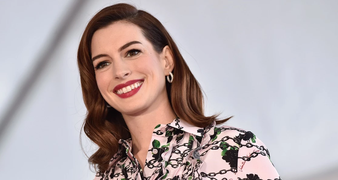 Η Sienna Miller μόλις μετέτρεψε το lob στο πιο cool κούρεμα της σεζόν