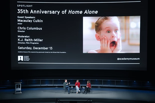 Home Alone | Η εμπειρία του να βλέπεις τη θρυλική ταινία μαζί με τον 45χρονο πλέον πρωταγωνιστή και και τον σκηνοθέτη της