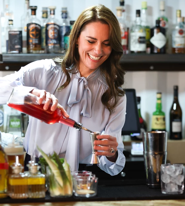 Είναι βόμβα θερμίδων! Ένα ποτήρι από αυτό το κοκτέιλ ισοδυναμεί με μια κουταλιά της σούπας μαγιονέζα