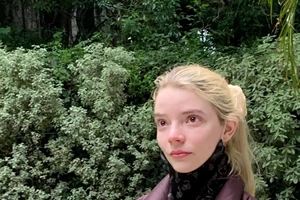 Anya Taylor-Joy | Η πολύτιμη συμβουλή των γονιών της που την είχε βοηθήσει να διαχειριστεί το bullying για την εμφάνισή της