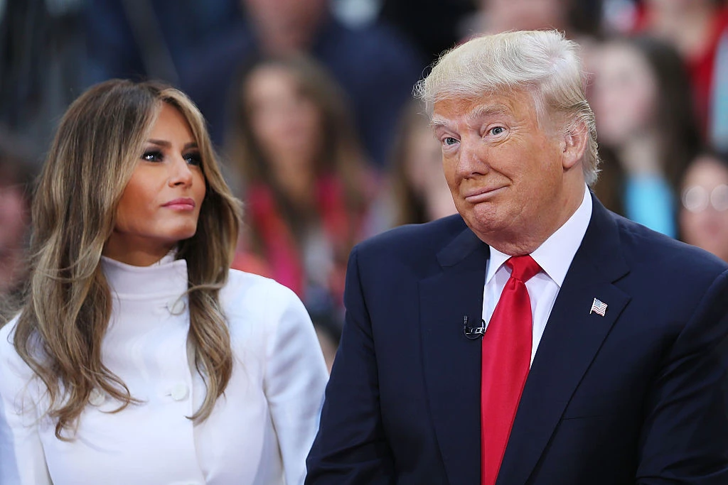 Η Melania Trump αποφάσισε να αλλάξει τακτική σε ό,τι αφορά τον σύζυγό της