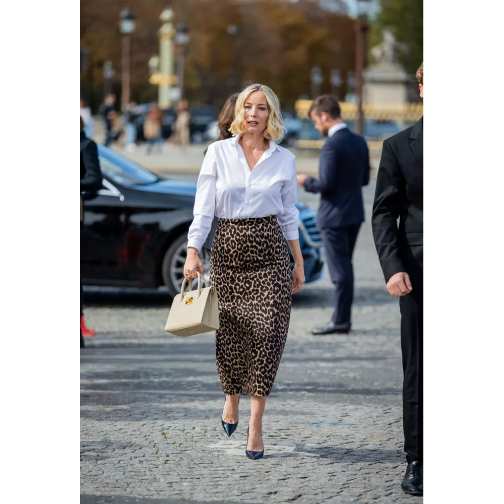 Με λευκό πουκάμισο