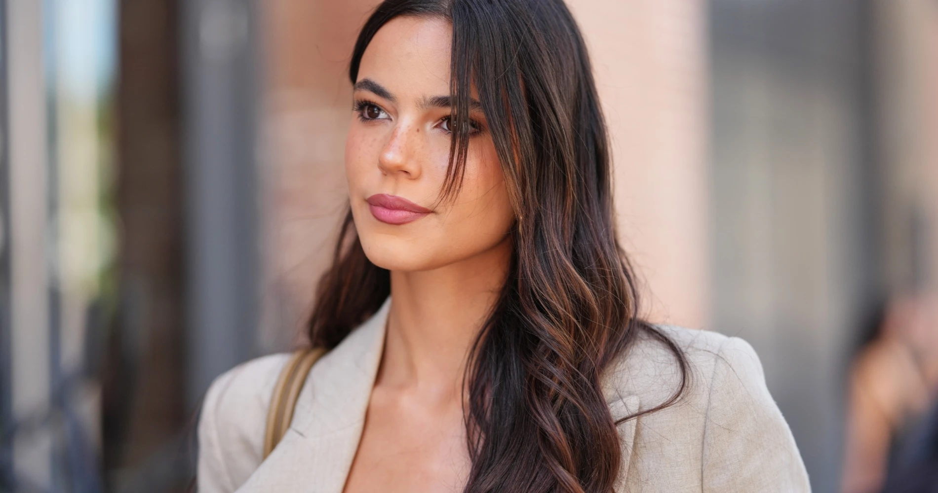 5 συμβουλές για να πετύχετε το τέλειο blow out χτένισμα στο σπίτι