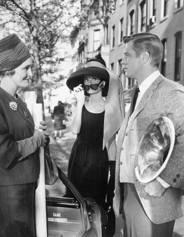 Μαρία Ολυμπία Ντε Γκρες | Ποζάρει σαν την Audrey Hepburn στο Breakfast at Tiffany's