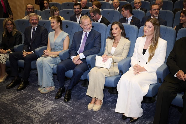 H Letizia, η Leonor και η Sofía της Ισπανίας με κομψά κοστούμια