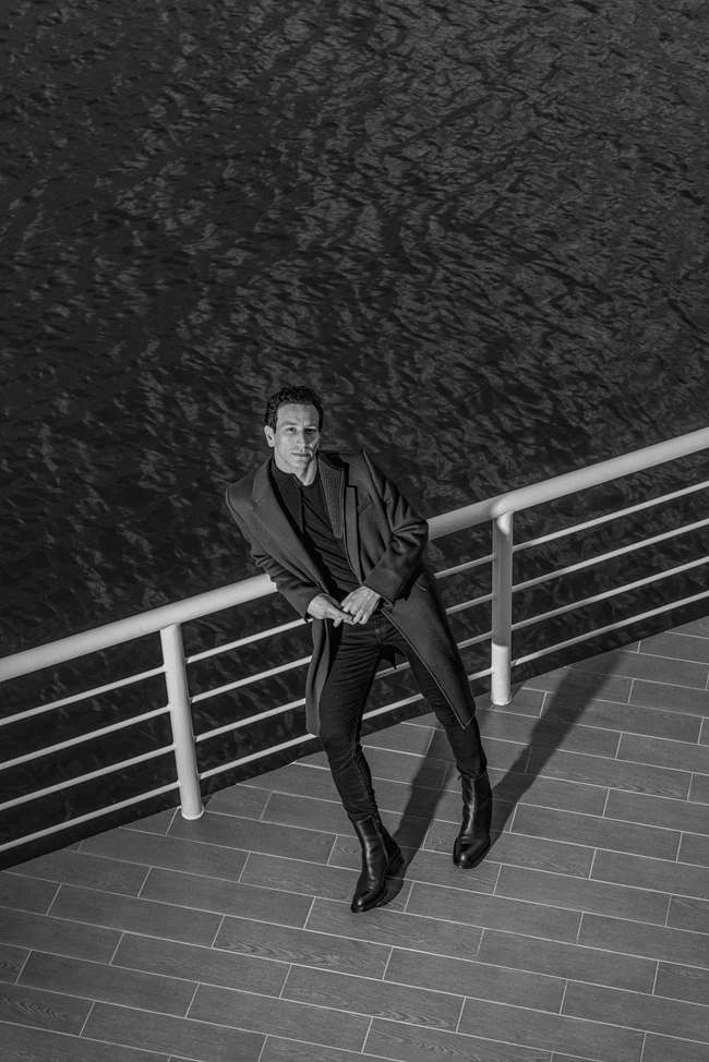 Μιχάλης Σαράντης: "Μόνο στο σπίτι μου και στη σκηνή νιώθω ασφαλής"