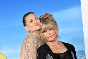 Kate Hudson | Η απάντηση στην κριτική ότι είναι "πολύ μεγάλη" για να αρχίσει το τραγούδι