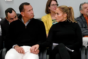 It's the most wonderful time of the year: H Jennifer Lopez υπενθυμίζει τη μαγεία των Χριστουγέννων