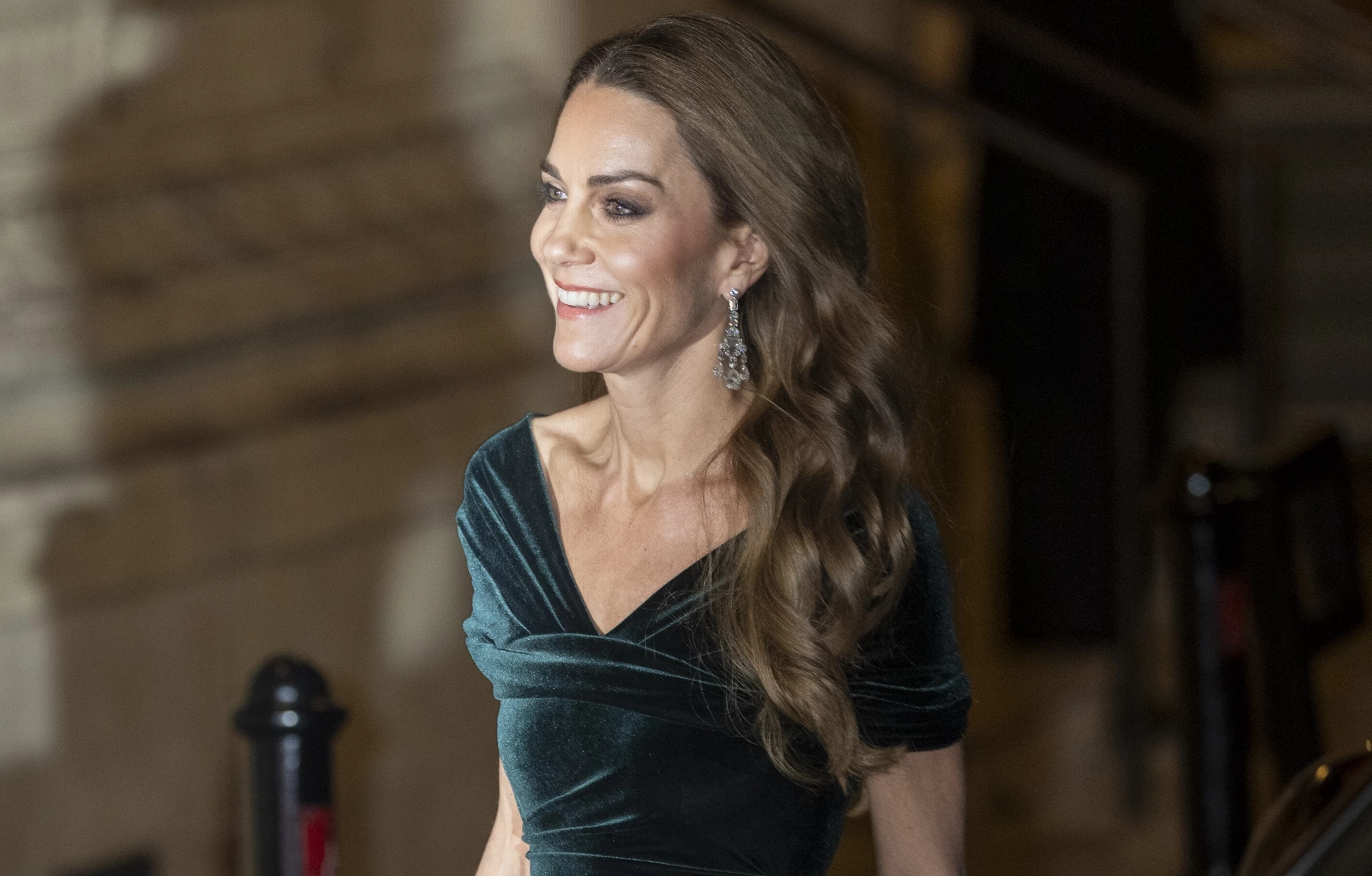Η Kate Middleton λύνει το μυστήριο με τα ξανθά της μαλλιά | Τι αποκάλυψε για την αμφιλεγόμενη αλλαγή