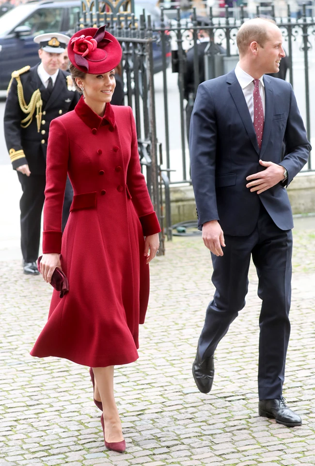 Kate και Meghan φόρεσαν παρόμοια σύνολα σε κοινή τους εμφάνιση