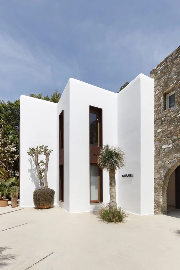 Η Chanel επιστρέφει στη Μύκονο | Ανοίγει η boutique στο Nammos Village