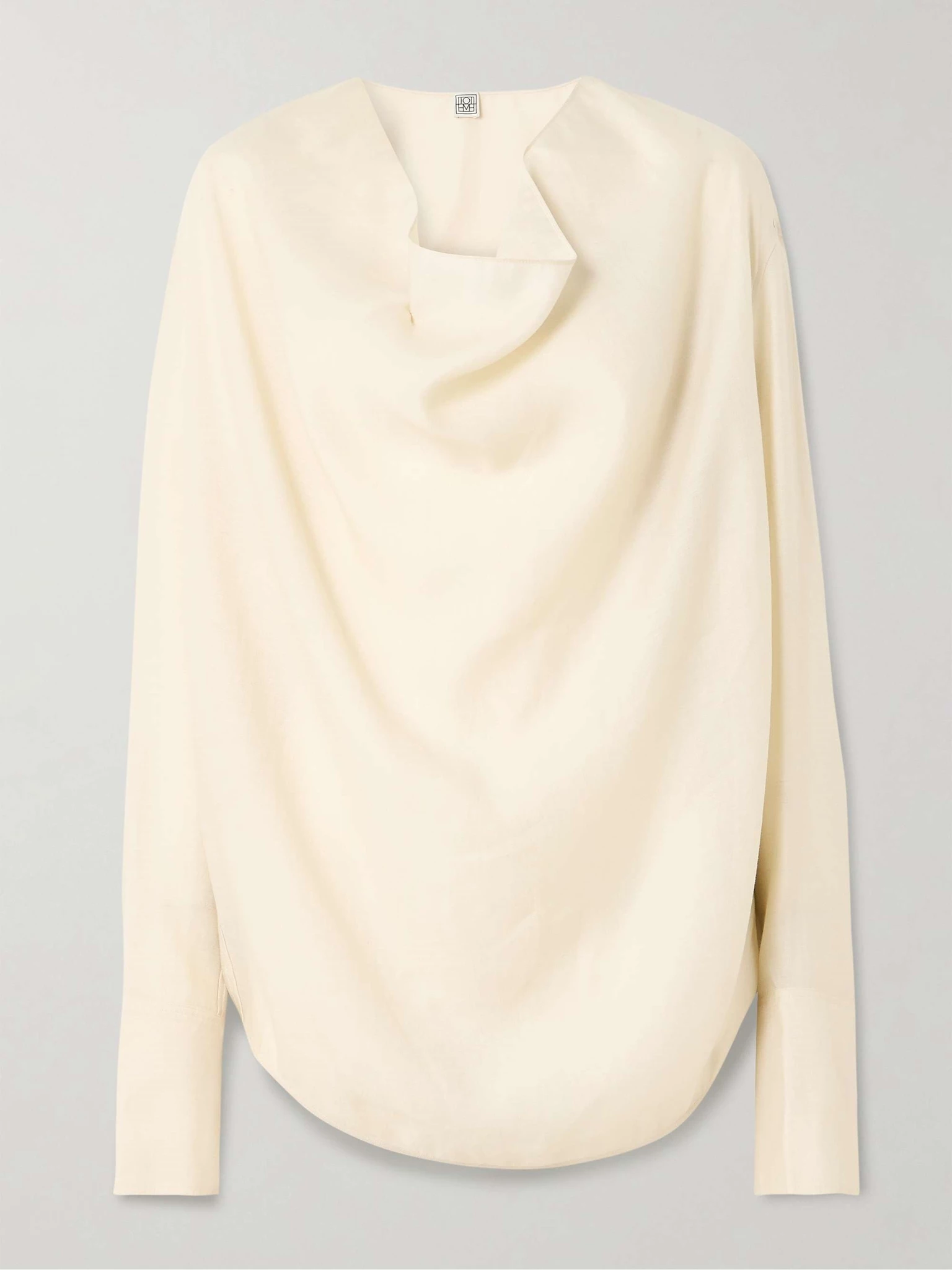 Οι ντραπέ μπλούζες είναι η νέα ανερχόμενη τάση στη μόδα του 2025 - εικόνα 2