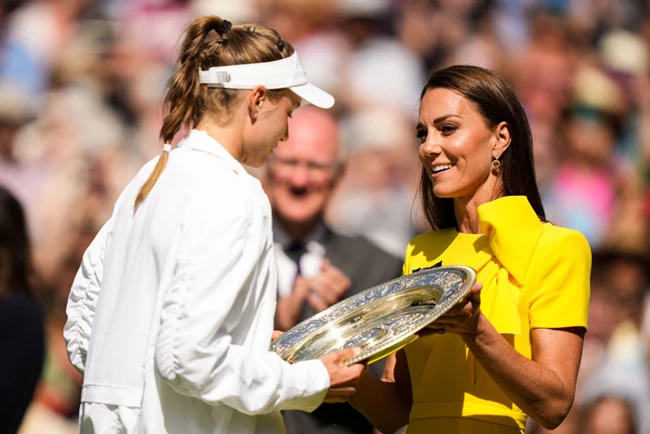 Kate Middleton | Η εμφάνιση με κίτρινο φόρεμα στον τελικό γυναικών του Wimbledon