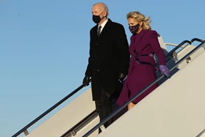 JLo | Η casual chic εμφάνιση για το ταξίδι της στην Ουάσινγκτον