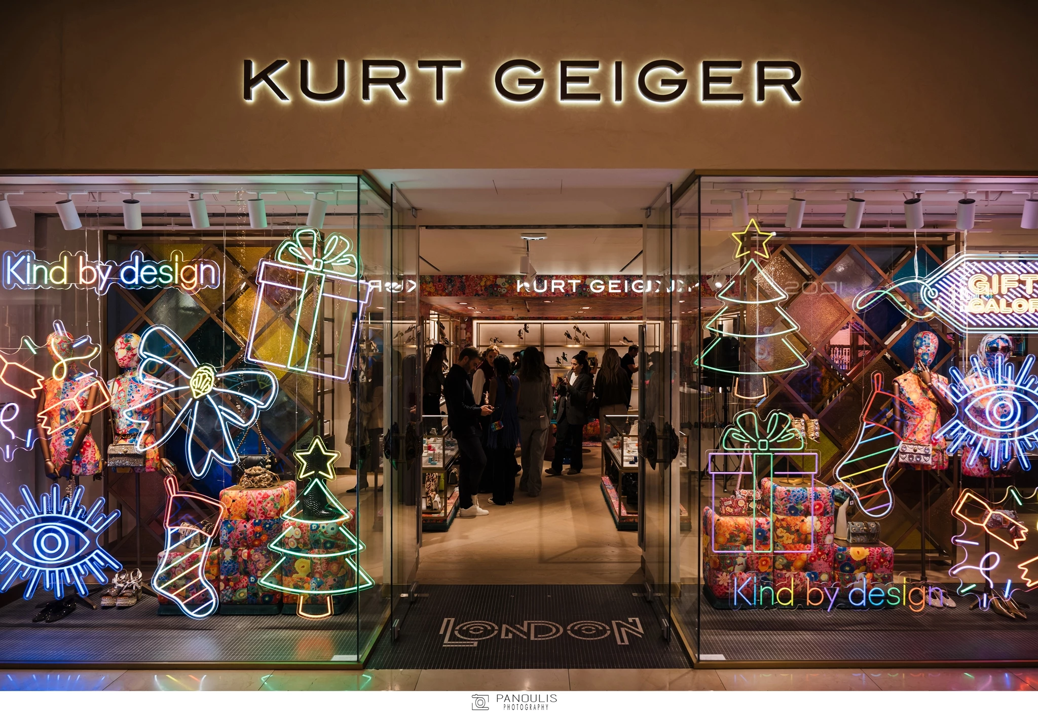 Glam, Color & Fantasy | H Kurt Geiger εγκαινίασε το πρώτο flagship κατάστημα της στην Ελλάδα