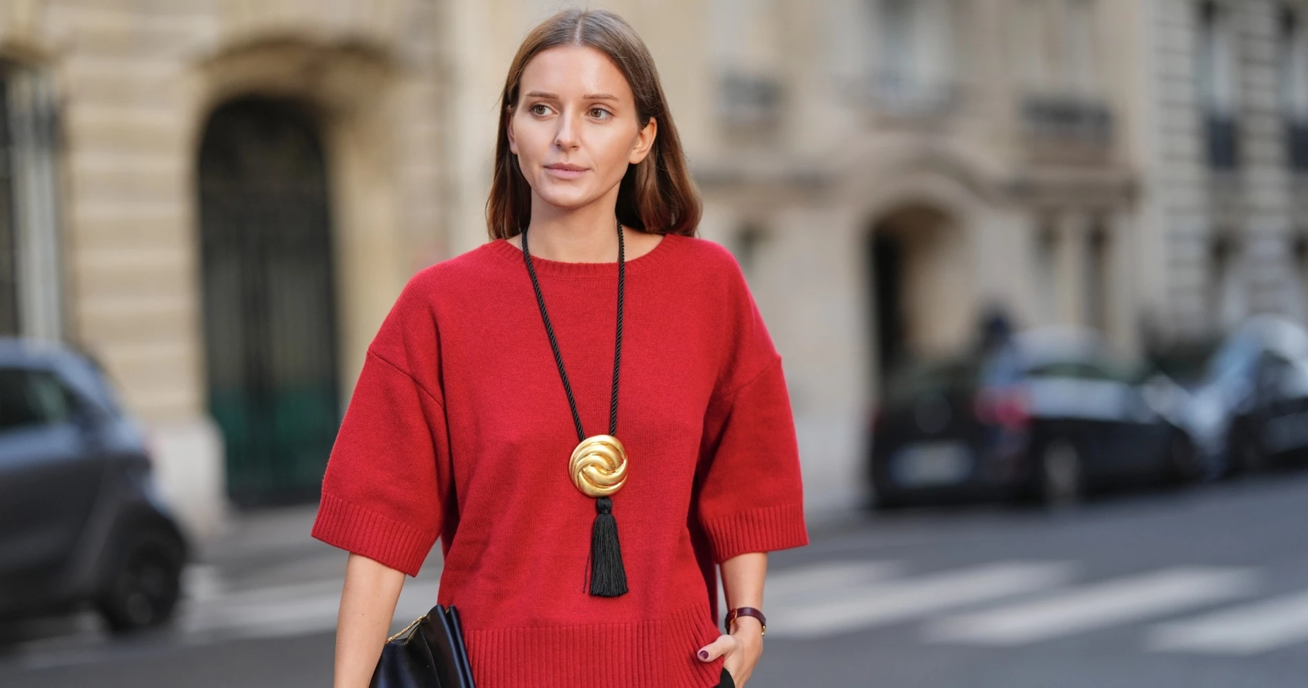 5 κινήσεις που θα αλλάξουν την όψη της επιδερμίδας και των μαλλιών σας τρεις ώρες πριν από μια επίσημη έξοδο