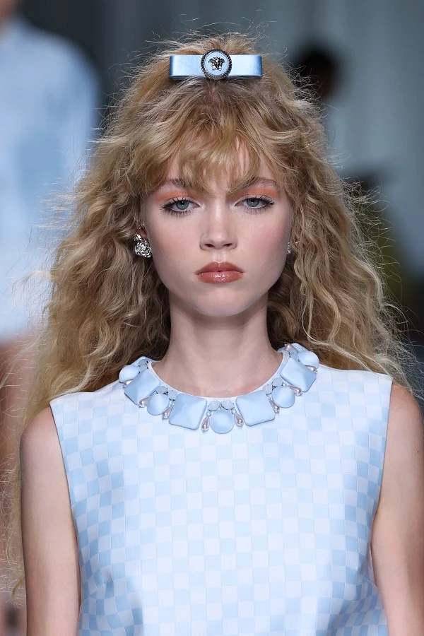 Hair Bows | Πώς να υιοθετήσετε την τάση σύμφωνα με τους σχεδιαστές