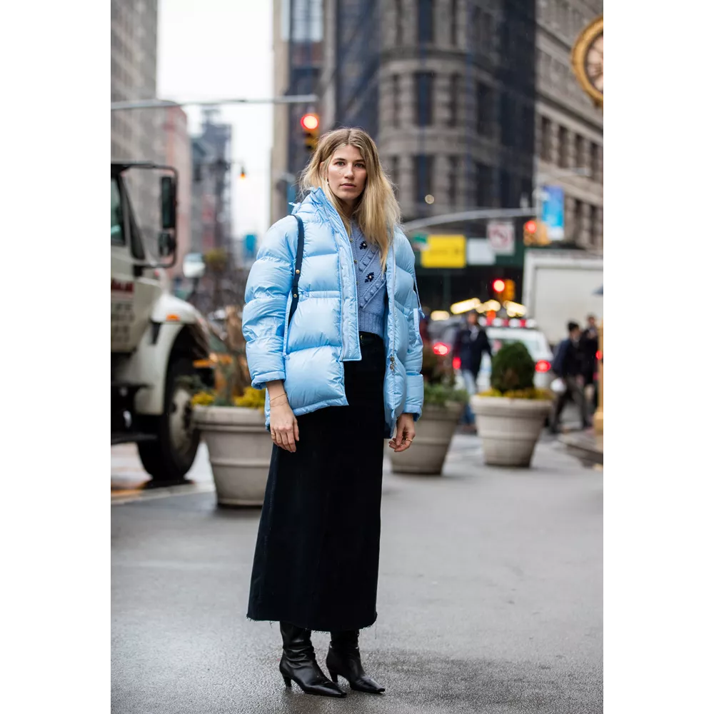 Με μπότες και puffer jacket