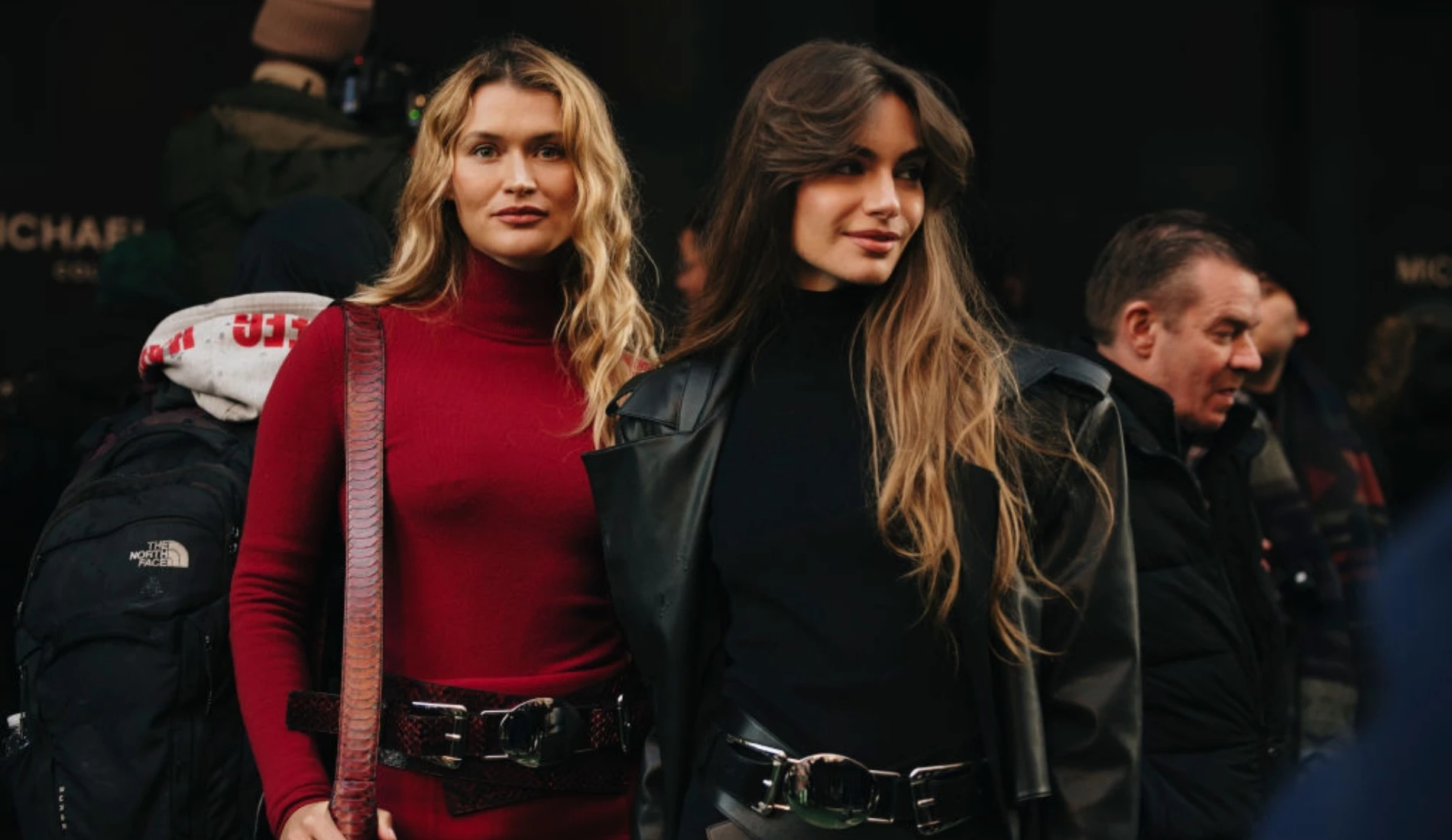 Τα looks που θα κάνετε με μια δερμάτινη φούστα αυτή την εποχή