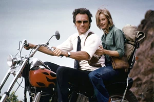 Clint Eastwood | Ερωτευμένος ξανά στα 92 του - Αυτή είναι η 56χρονη σύντροφός του