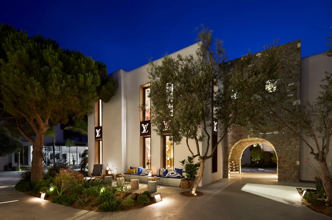 O οίκος Louis Vuitton καλωσορίζει το καλοκαίρι στη Μύκονο