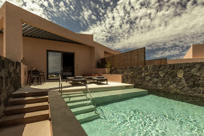 Domes Novos Santorini