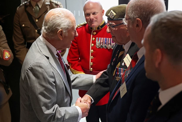 Ο βασιλιάς Κάρολος μοιράζεται απροσδόκητες συμβουλές υγείας